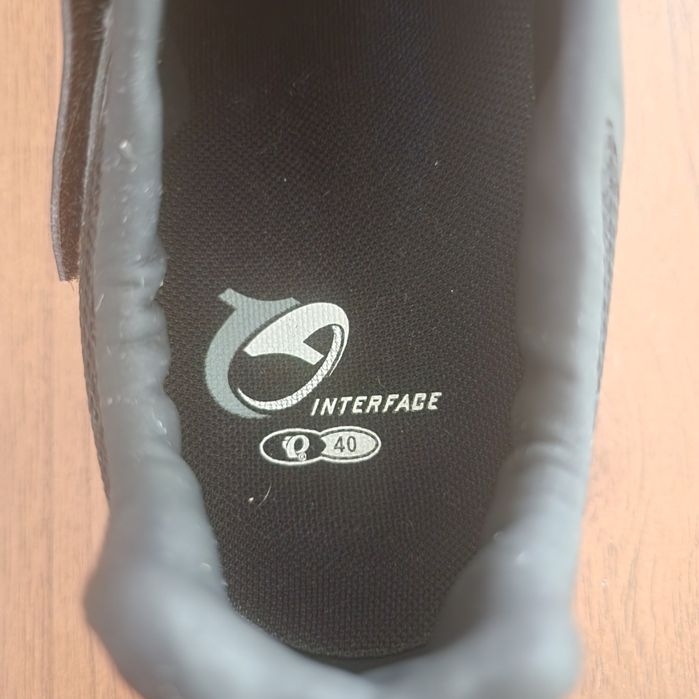 Pearl Izumi V5 Studio Cycling Shoes with Shimano Cleats - Picture 9 of 10